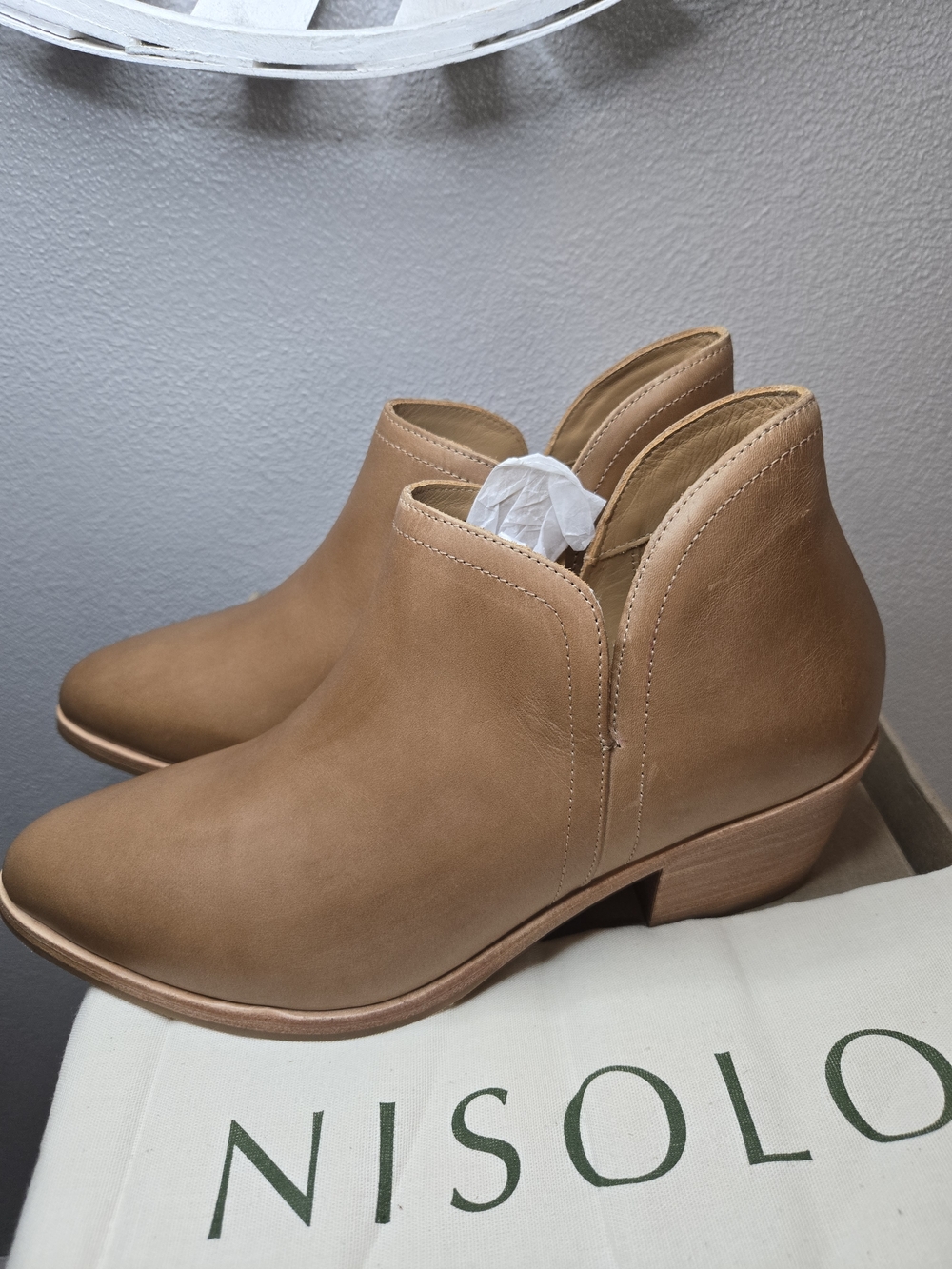 Nisolo Mia Women's Beige Leather V-Cut Low Heel Booties - Sz 9.5 Ret $200 New - Picture 6 of 14